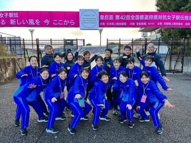 2024.1.11〜1.15
都道府県対抗女子駅伝で京都へ🛫
今年の京都は例年よりポカポカ陽気☀️
入賞までもう一歩だったけど
美咲ちゃんの力強すぎるラストスパートが、今回の鹿児島チームの全て👏
1人1人が1秒を縮めるために振り絞ったレースでした🎽
"それぞれのチームでさらに強くなって、来年またここで会おう!"
レース後にした、みんなとの約束🤝
選手のみんな、スタッフの皆さん、ありがとうございました🌱
そして!
たくさんの応援ありがとうございました🌋
===========================
👇その他の投稿はコチラ
@rin_ladies
✦鍼灸マッサージ院 凜✦
鹿児島市薬師2丁目10番13号
090-7536-7440
#鹿児島市
#鍼灸
#マッサージ
#女性鍼灸師
#アスリートサポート
#鹿児島チーム
#46
#都道府県対抗女子駅伝
#駅伝
#京都
#たけびしスタジアム
===========================